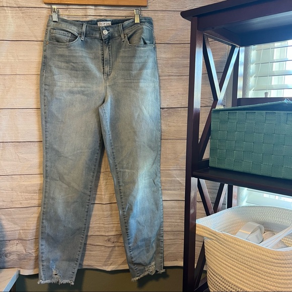Sofia Jeans Light Wash Curvy Skinny Frayed Jean Size 10 - Picture 2 of 8